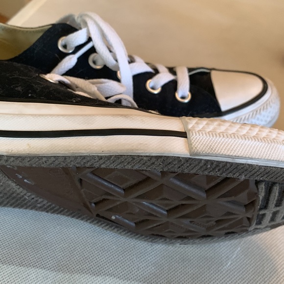 Converse size 6 woman’s - Picture 4 of 5